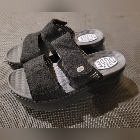Hey Dude Shoes - *3/$25* Women's Hey Dude Black Platform Sandals, Size 7